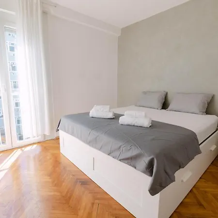 Cozy 2 Bedroom Close To Center Split