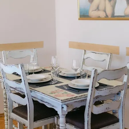 Appartement Cozy 2 Bedroom Close To Center