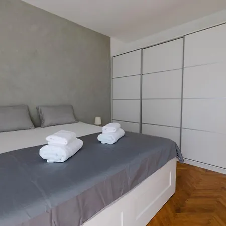 Cozy 2 Bedroom Close To Center * Split