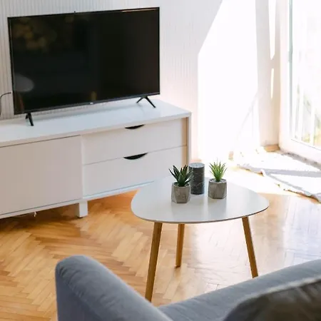 Appartement Cozy 2 Bedroom Close To Center