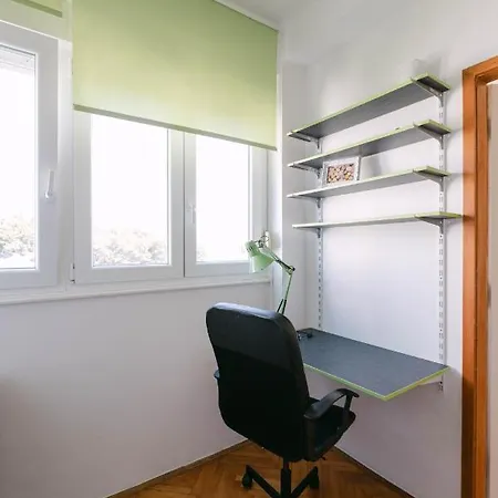 Cozy 2 Bedroom Close To Center